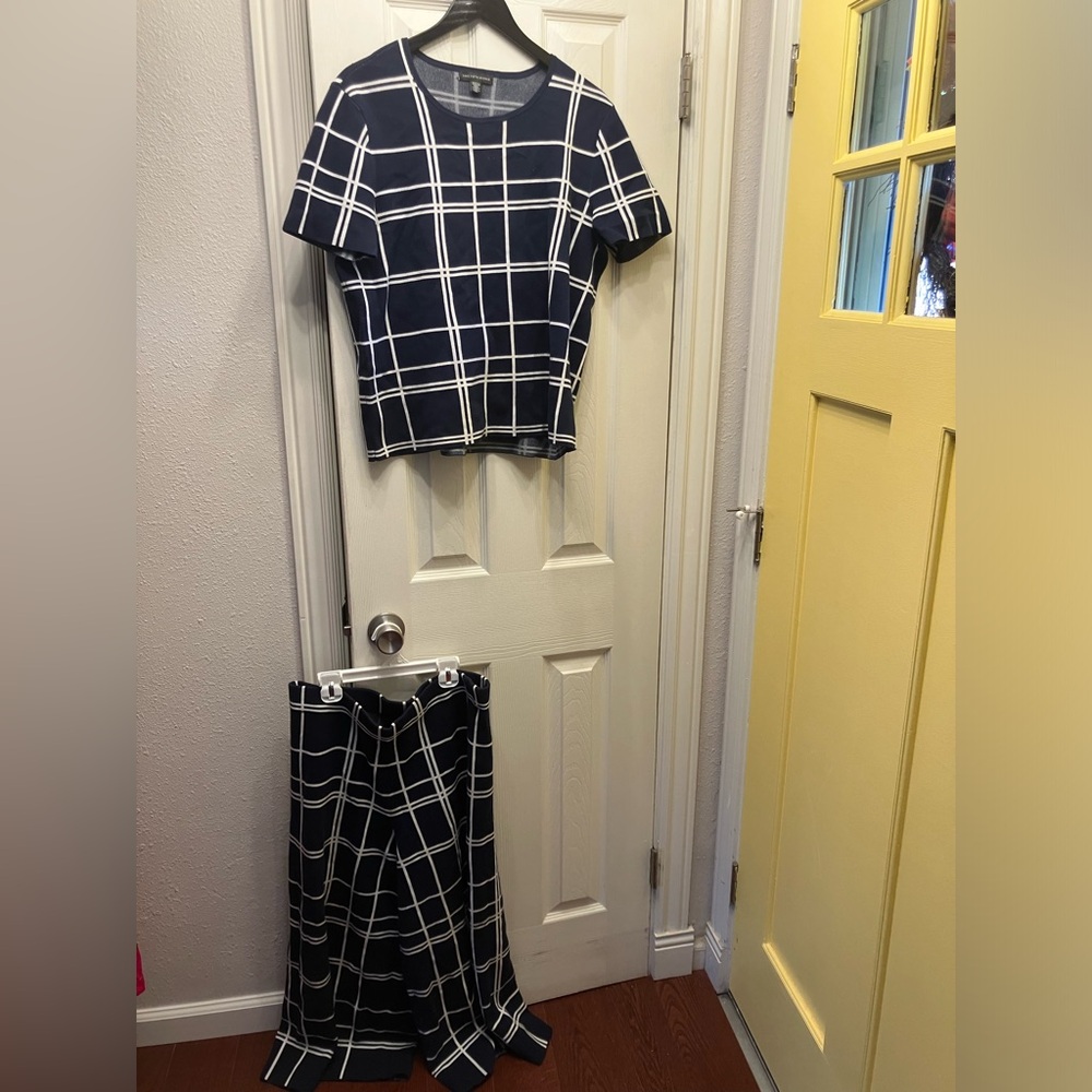 SaksFifth Avenue Navy Blue White Shirt cropped pant set